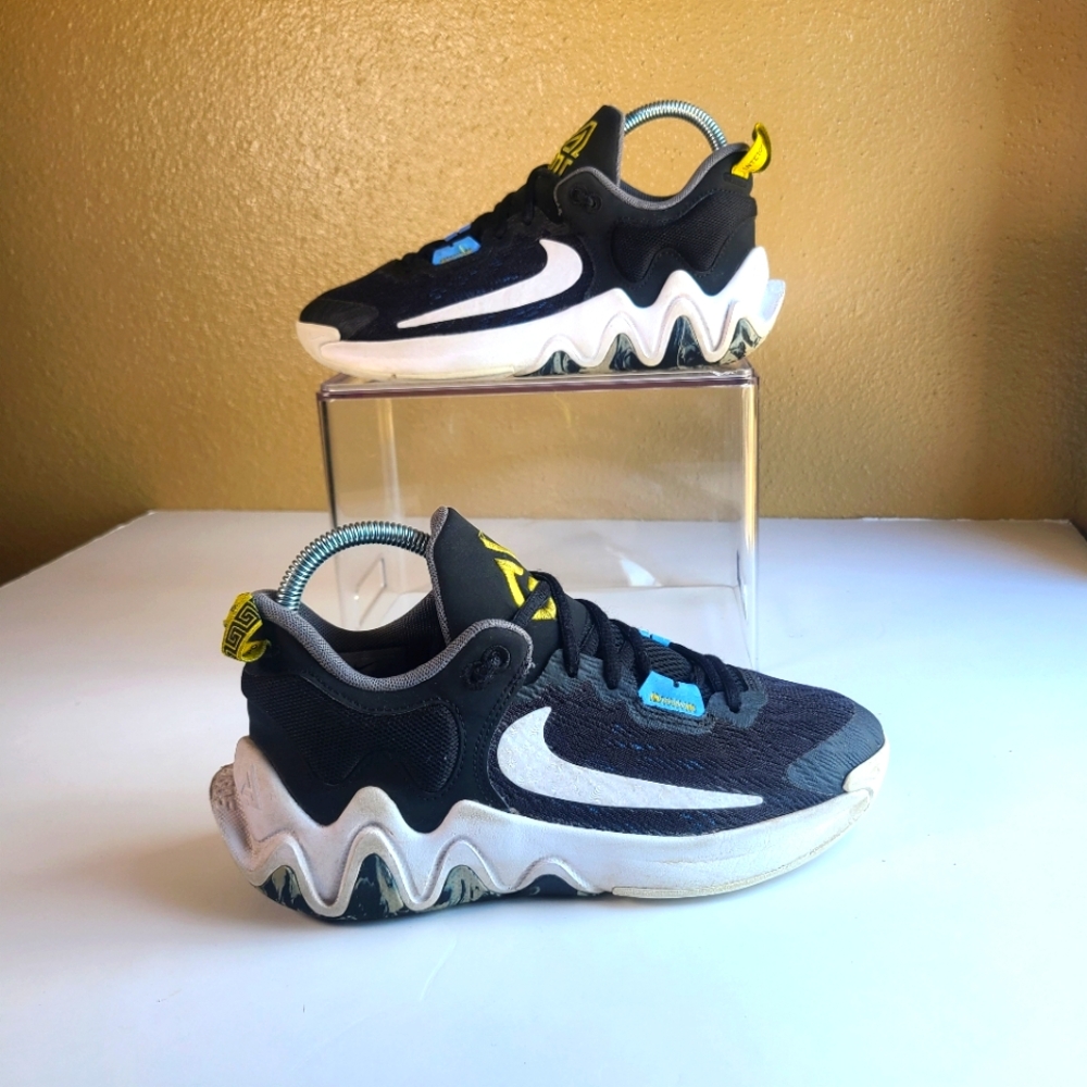 Nike Giannis Immortality 2 Basketball Shoes Youth size 5Y